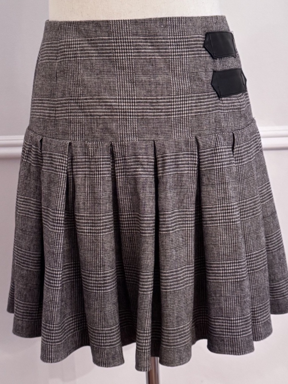 Alice + Olivia Emilie Pleated Mini Skirt 2 Glen Plaid Leather Tab Wool